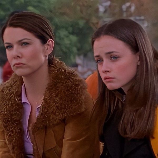 ggirlssss's tweet photo. ABRO HILO de la mejor relación madre e hija: 
#gilmoregirls
#rory #lorelai https://t.co/q64vsr2s63