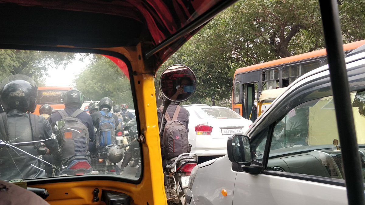 ItsNM_92's tweet photo. Welcome back, traffic! 

#BackToDelhi https://t.co/OUyASVDzqE