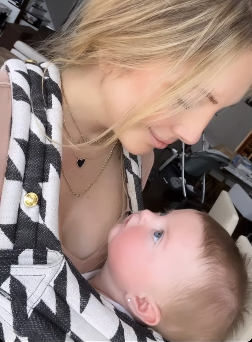 rubbyknkom's tweet photo. Alguien que me mire como Sienna ve a Sascha pls 😍 https://t.co/atxTsTv1RG