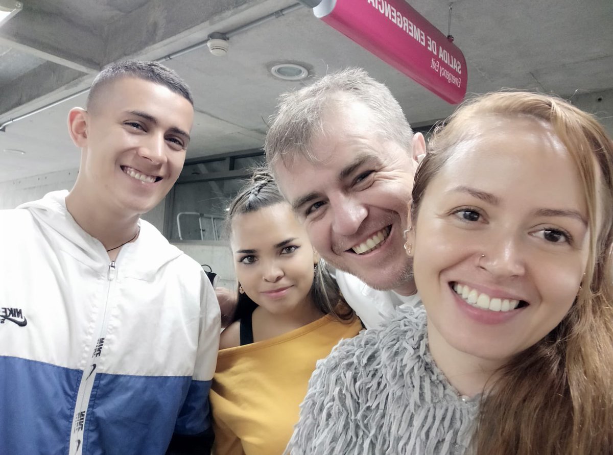 bethmom_galvis's tweet image. #modaalbarrio @wowmascotas