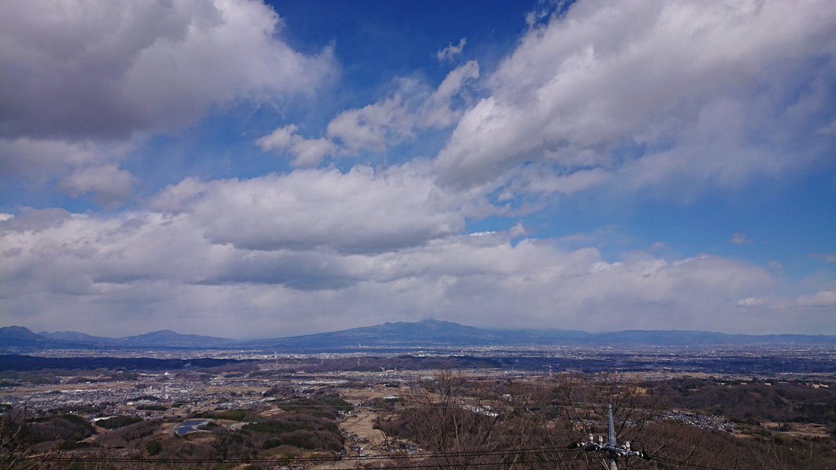 machu1105's tweet photo. グンマー帝国に生まれてよかったと
思う瞬間✨

#青空と雲と山と
#牛伏山
##牛に触ってくるの忘れた https://t.co/o9tpu8R3Ad