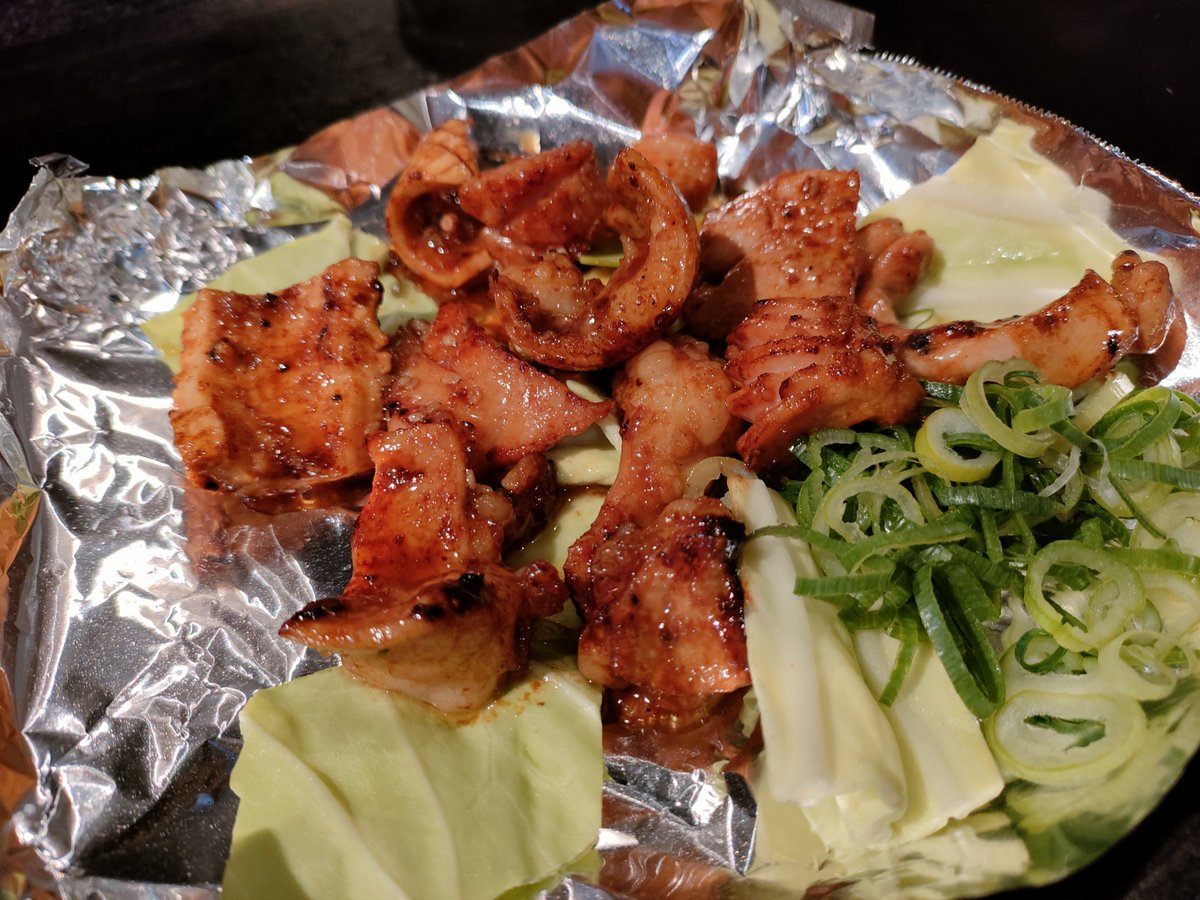 MeshioIizuka's tweet photo. 京橋から一つ隣の鴫野にある鉄板焼屋さん「ぎんちゃん」で一杯。
ビールによく合う鉄板焼メニューは最高！いつ行ってもビールジョッキが冷え冷えなのもGOOD。チーズとん平焼が旨かったです！お店も綺麗にされていていい感じです！
大将のてこ捌きを眺めているだけで酒が飲めます。 https://t.co/4yxksASfSQ