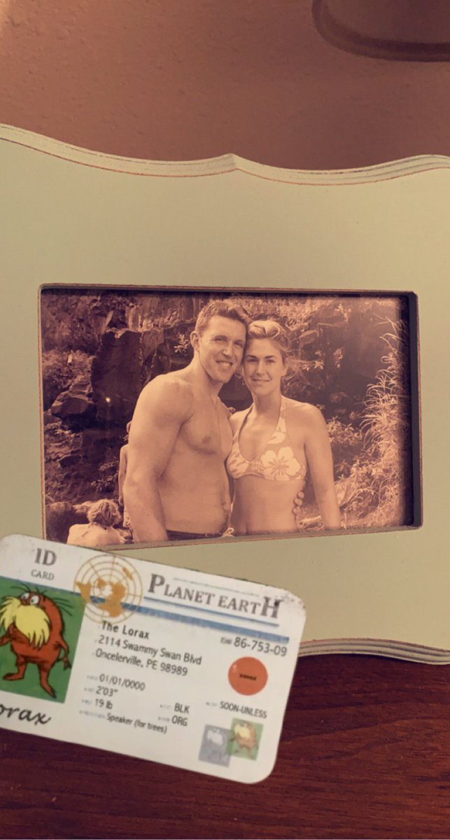 EllisonFleming's tweet photo. My parents took their honeymoon to the Hawaiian Islands, a chain formed by the oceanic crust moving while a hot spot stays in the same spot in the mantle! #apesland @franklinlorax https://t.co/Jq4NLsncPu