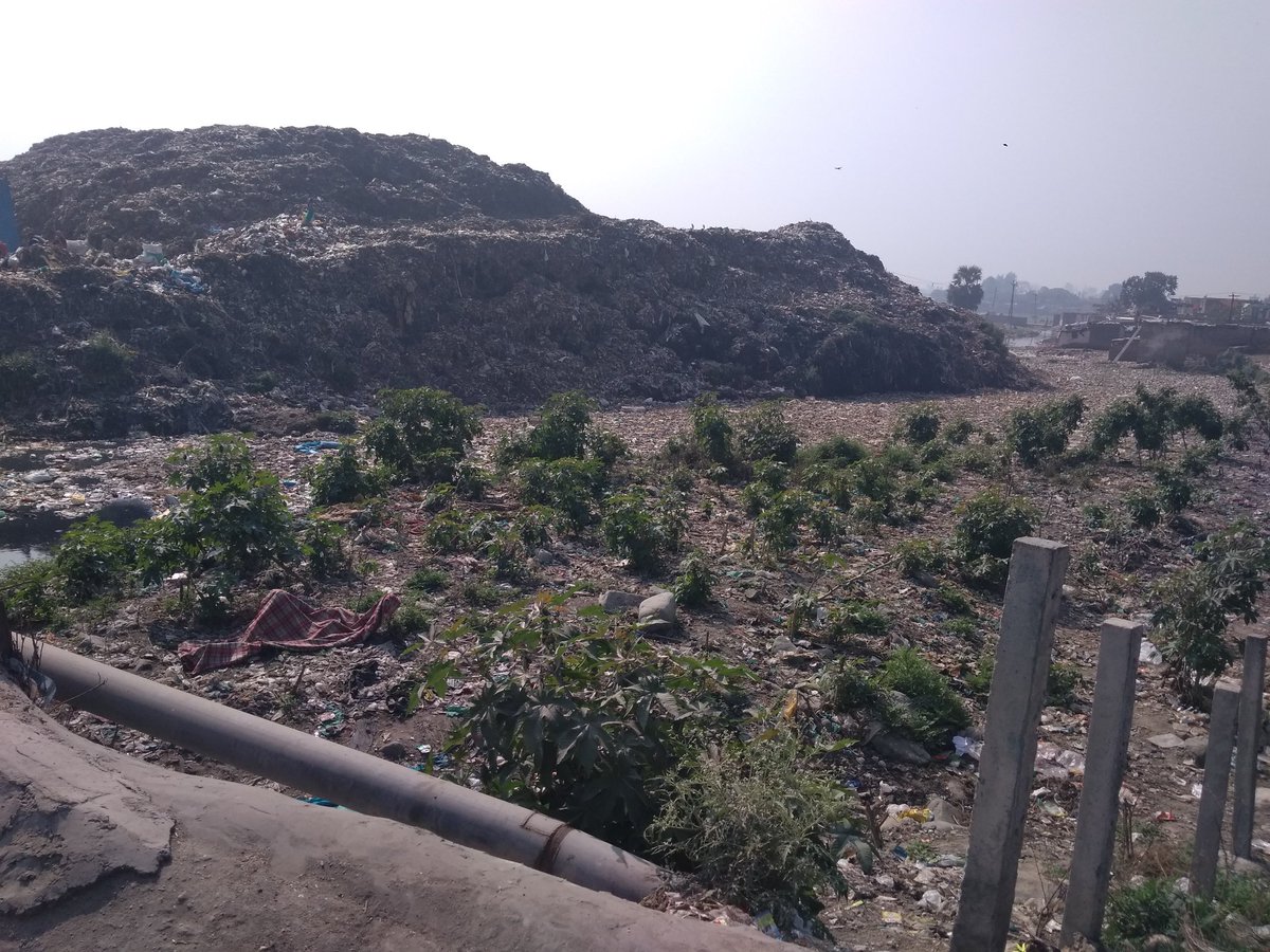RAJEEVCHANDRA3's tweet photo. देवभूमि उत्तराखंड के जिला उधमसिंह नगर के कूड़े और कचरे के पहाड़ और नदी।!
@Aditya729194
@ANINewsUP @BBCHindi  @NainitalSsp 
@Aamitabh2 @PMOIndia @TheLallantop @I_Gaurav_Pandey @ppbajpai #UttarPradeshElections2022 #Ukraine #UkraineRussianWar #UttarakhandElections2022
#Uttarakhand https://t.co/TdmfIzuI5s