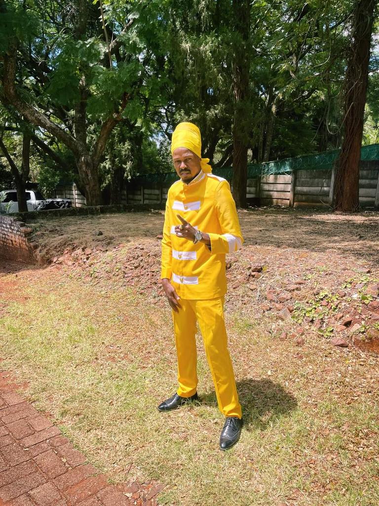 MutasaPeter's tweet image. It takes courage and conviction to stand for what is right and in solidarity with the oppressed. 

Many choose comfort,  protection and trinkets from those in power. 

Those who choose to stand with the people must be saluted
@Rickyfiremusic1