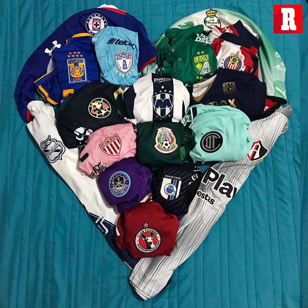 record_mexico's tweet photo. ¡ESTO ES FUTBOL, ESTO ES LA LIGAMX! ❤️

Un aficionado hizo esta emotiva foto. Las playeras de los equipos de la Liga Mx en forma de un corazón, simbolizando la unión de los diferentes colores.

¡Disfrutemos sin violencia y no manchemos este hermoso deporte!

📷:: @AraujoRB_ https://t.co/Mg5DaH2A6G