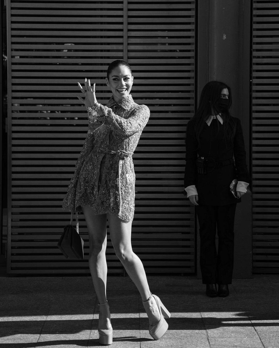 SourceHudgensFR's tweet photo. 📸| 'PARIS #FashionWeek ' https://t.co/u0uXRvHpDI