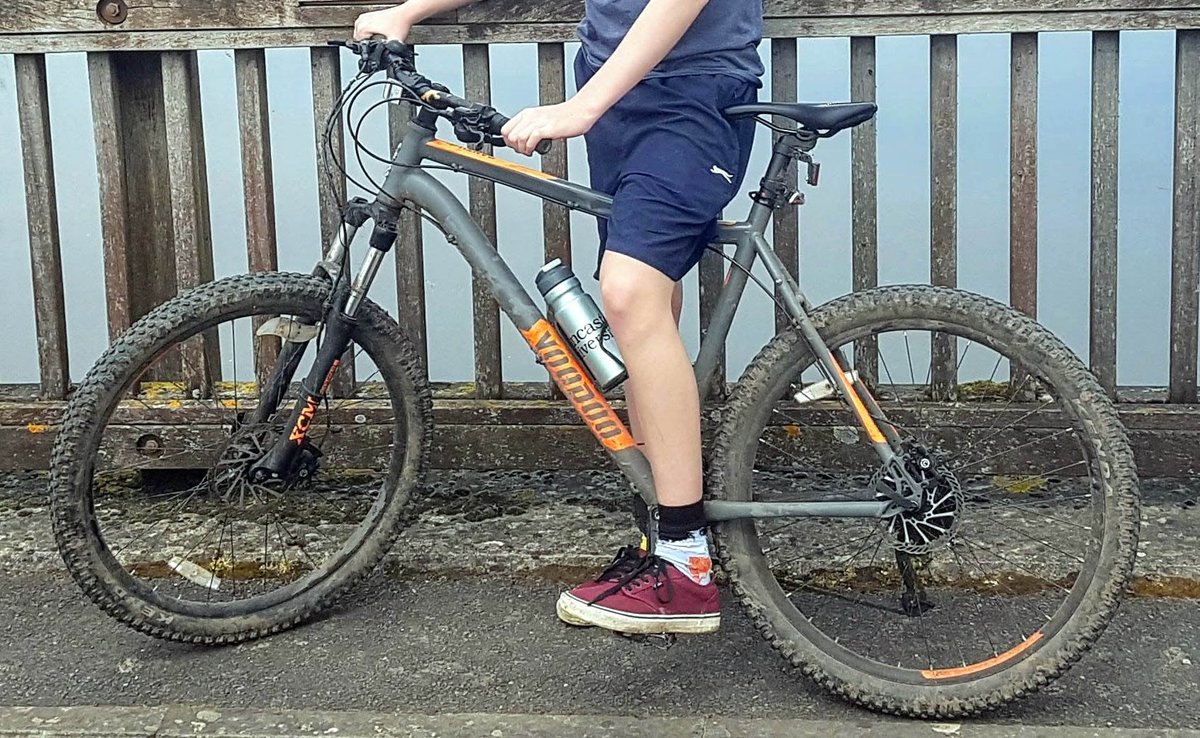 My son's mountain #bike was #stolen from the bike racks outside Flavio's Restaurant, High St, Maidenhead on Sunday 6 March. It was locked with a D lock. It's a grey/orange Voodoo Bantu from 2018 with hydraulic disc brakes and front suspension. Please look out for it. Thanks.