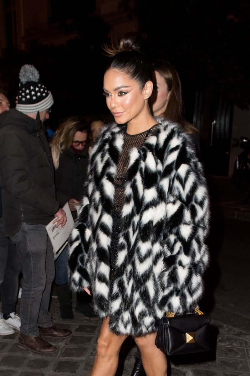SourceHudgensFR's tweet photo. 📸| Vanessa Hudgens à Soho House @ Paris - 6 mars. https://t.co/ziImgNlePq