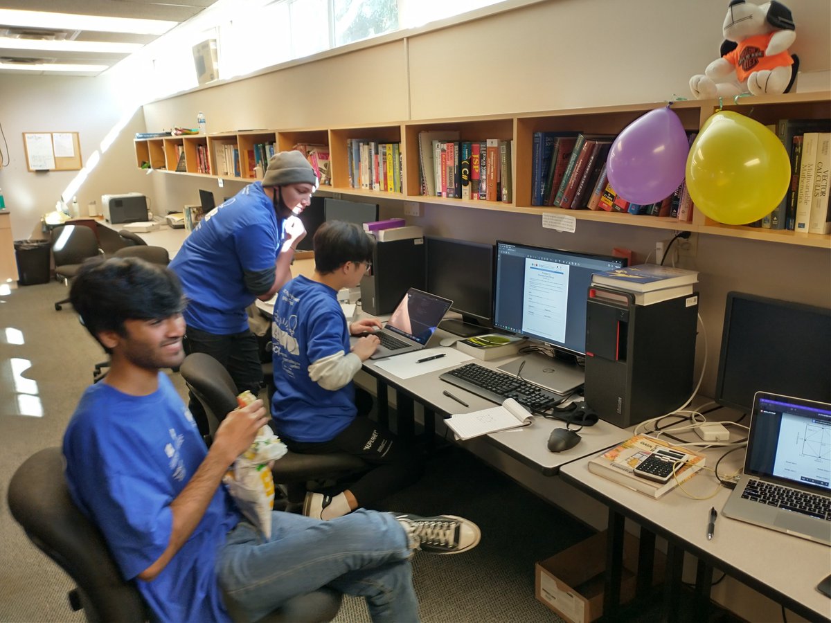 twucompsci's tweet photo. Photos that captured some of our excitement from the International Collegiate Programming Contest. Good work everyone!  @twucompsci  @ICPCNews @twuscience  #programming https://t.co/o3jLysYTG5