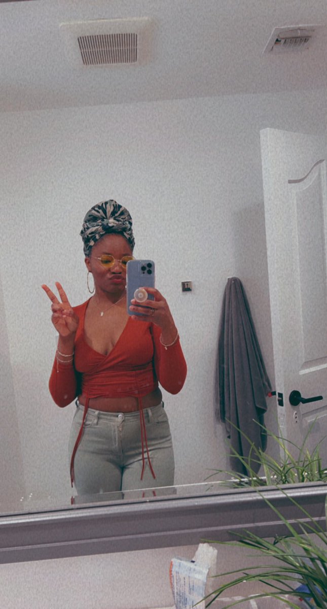 _QueenAsher's tweet photo. Vintage.1994. 

Last pic: throwback pose https://t.co/xggtEhua0m