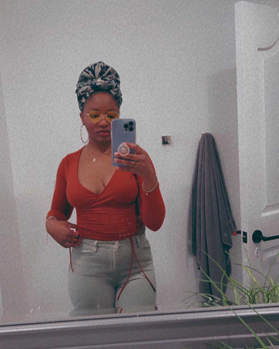 _QueenAsher's tweet photo. Vintage.1994. 

Last pic: throwback pose https://t.co/xggtEhua0m