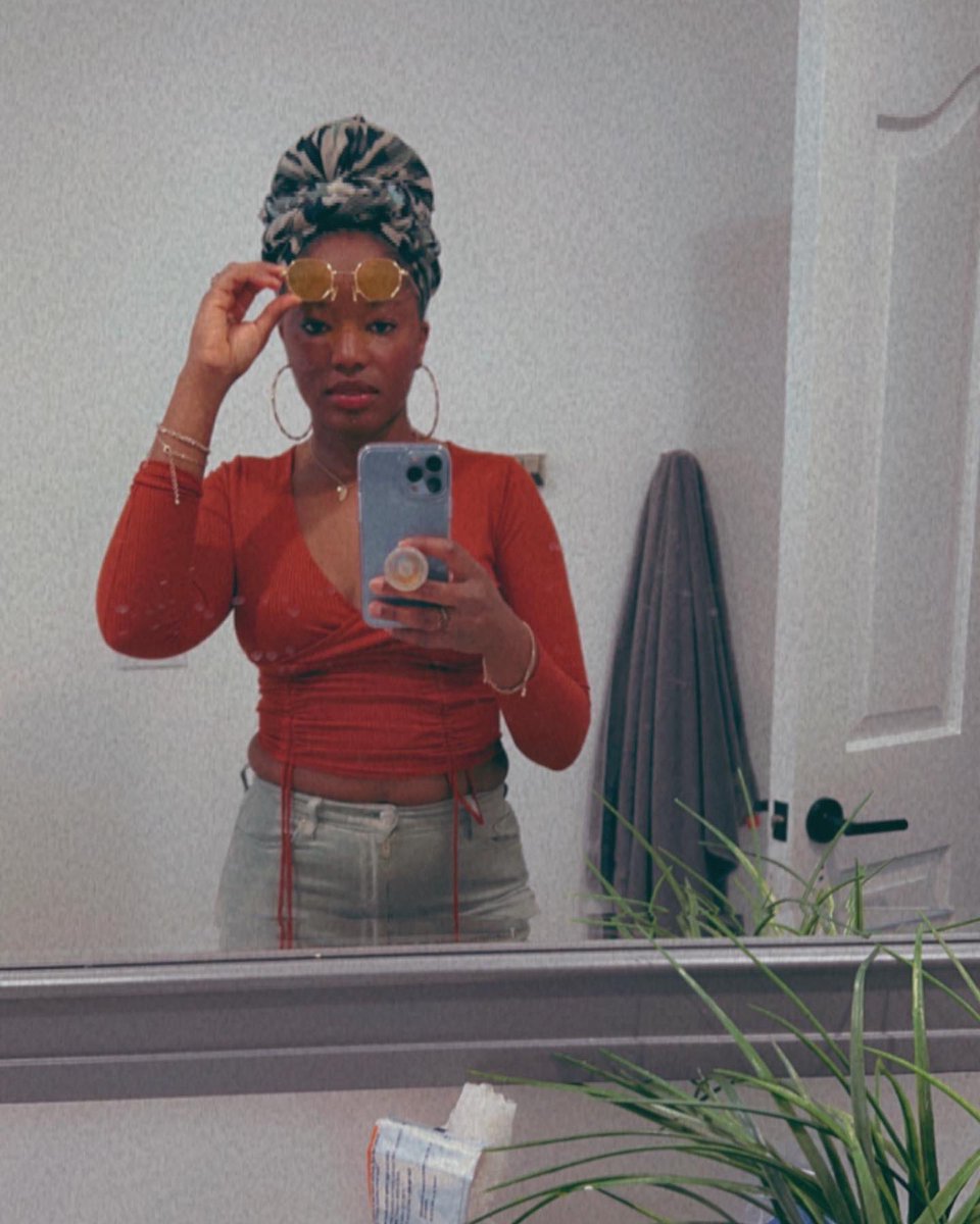 _QueenAsher's tweet photo. Vintage.1994. 

Last pic: throwback pose https://t.co/xggtEhua0m