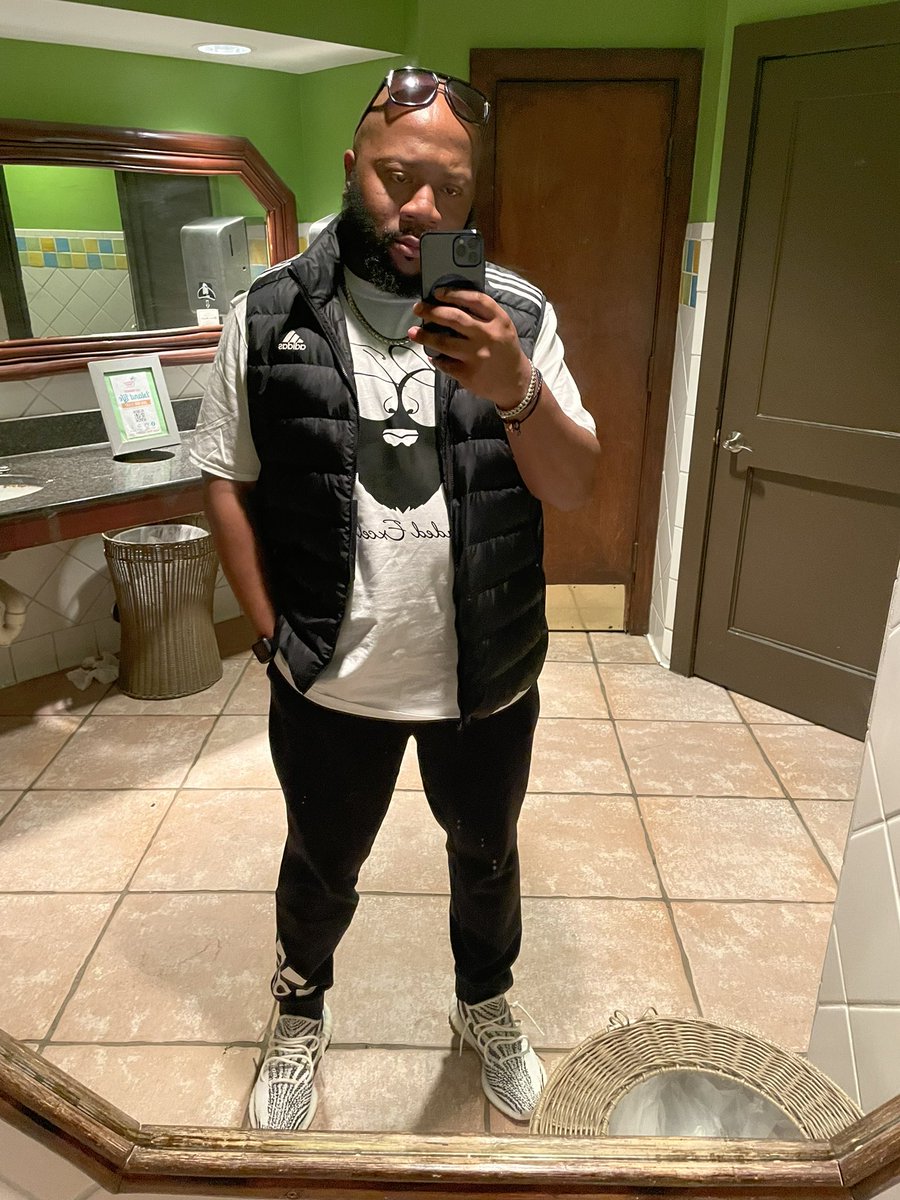 oscar_ridley's tweet photo. I’m a legit business! Go follow my IG! @   Shop_beardedExcellence https://t.co/Rd0iAzljUH