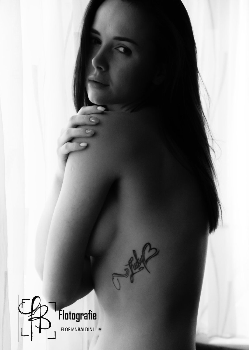 Scraper_76's tweet photo. Shy girl
#girl #model #photo #photooftheday #bzw #photographer #nude #nudephoto #nudephotography #Akt #nudegirl https://t.co/HfAuFjtV52