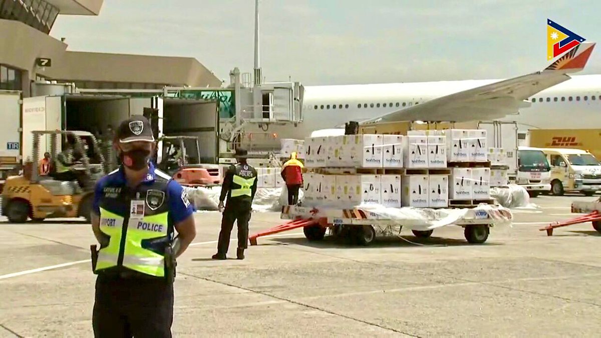 ph_opafa's tweet photo. LOOK: Almost 𝟰𝗠 addt'l 𝗗𝗢𝗦𝗘𝗦 of Pfizer vaccines donated by the 𝗨𝗦𝗔 through the COVAX Facility arrived today, Mar7!
Thank you, USA! 
#MoreVaccinesMoreLivesSaved
#PartnershipsAtWork #WorkingPAFA #DuterteLegacy @pcooglobalmedia @USEmbassyPH
📸 @PTVph https://t.co/DfhWugLbiy
