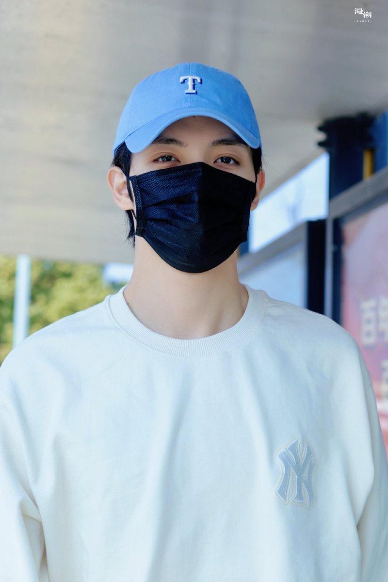onlyaboat's tweet photo. Yizhou going to work~
今天是清爽阳光少年舟~💚
宝贝又在笑呀~

©️漫溯·罗一舟 https://t.co/woR1iX0eav