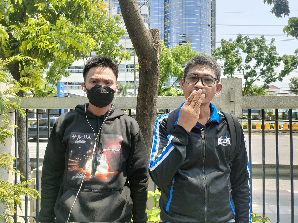 nameless_party's tweet photo. วันนี้น้องแซมกับพี่เพชรมาขึ้นศาล เป็นกำลังใจให้พี่และน้องผ่านพ้นจากอำนาจที่ไม่ยุติธรรมนะค่ะ✌️ #เพชรพระอุมา #มือปืนลูกชิ้น #ผู้ใหญ่ทะลุแก๊ส #ม็อบ7มีนาคม65 #ศาลอาญารัชดา https://t.co/CWrLLdxtye