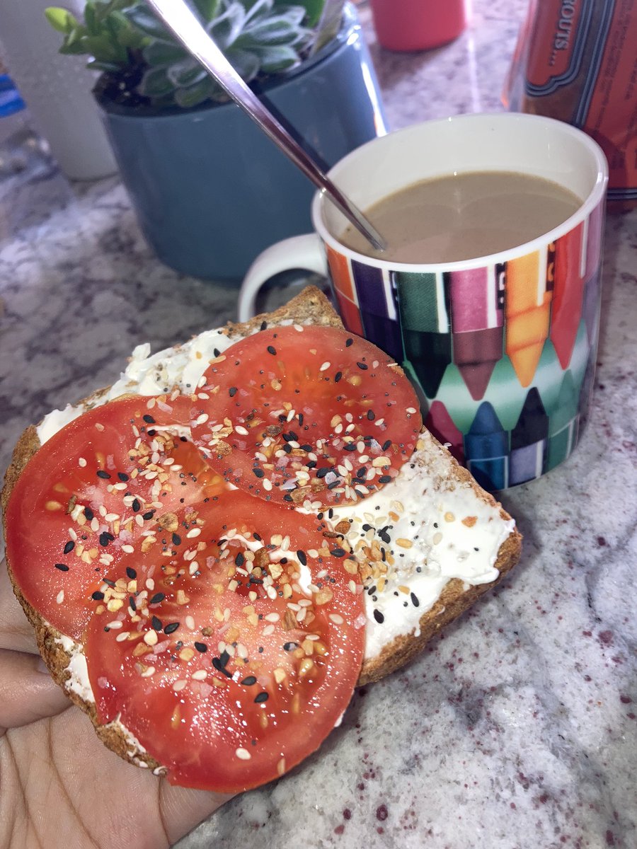atomicalleycat's tweet photo. Highlights of my day :3 (ngl I could eat a whole bag of everything bagel seasoning 😖😖) https://t.co/uooemOh7lb