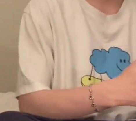 jiungeek's tweet photo. Jiung wearing the couple bracelet with theo which theo lost alr is so precious…😢
( can't blame theo at all cause i always lost my accessories as ENFPs…maybe i have blackhole in my house😔 )
https://t.co/IjEouHr7jP https://t.co/MNX6YG949D