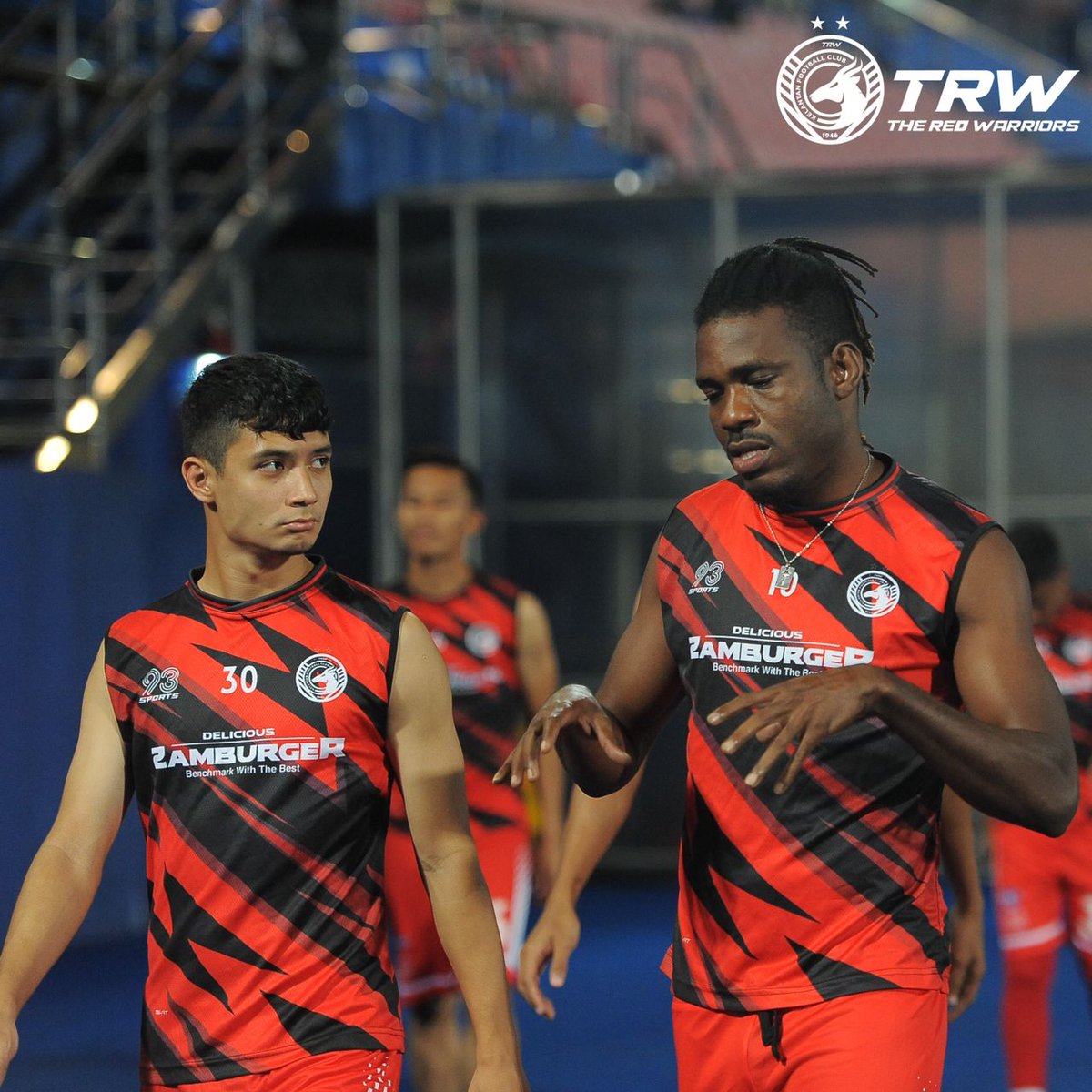 Apa yang Belfort sampaikan pada Mathias 🤔

#TheRedWarriors 
#GomoKelateGomo
#Zamburger 
#HotelZamburger 
#DinJayBeeSatay
#ThePowerofGomoMindset 
#TRWSelamanya
#LigaPremier2022