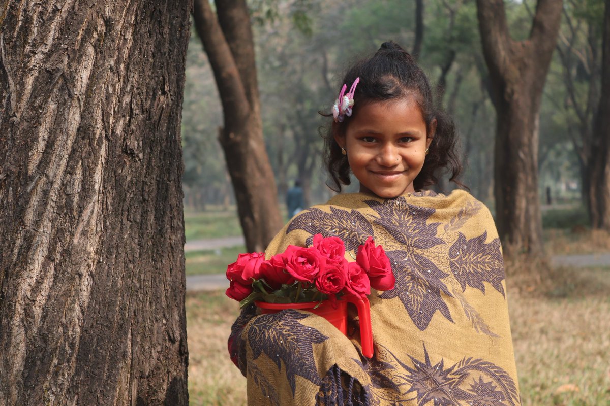 NenaNena690000's tweet photo. Her smile is so precious .
#PhotoOfTheDay
#0_edit 
(I took this picture
From a park in Dhaka #Bangladesh )

#사진술
#photography #photographylovers #Photos  #PhotoChallenge2022March https://t.co/NMIXSfv3Wr