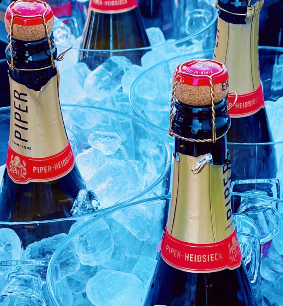 So grateful to toast an awesome return to the beach in Santa Monica for the 2022 #SpiritAwards with #OfficialChampagne @piperheidsieck!🥂#betterwithpiper #piperheidsieck #piperexperience