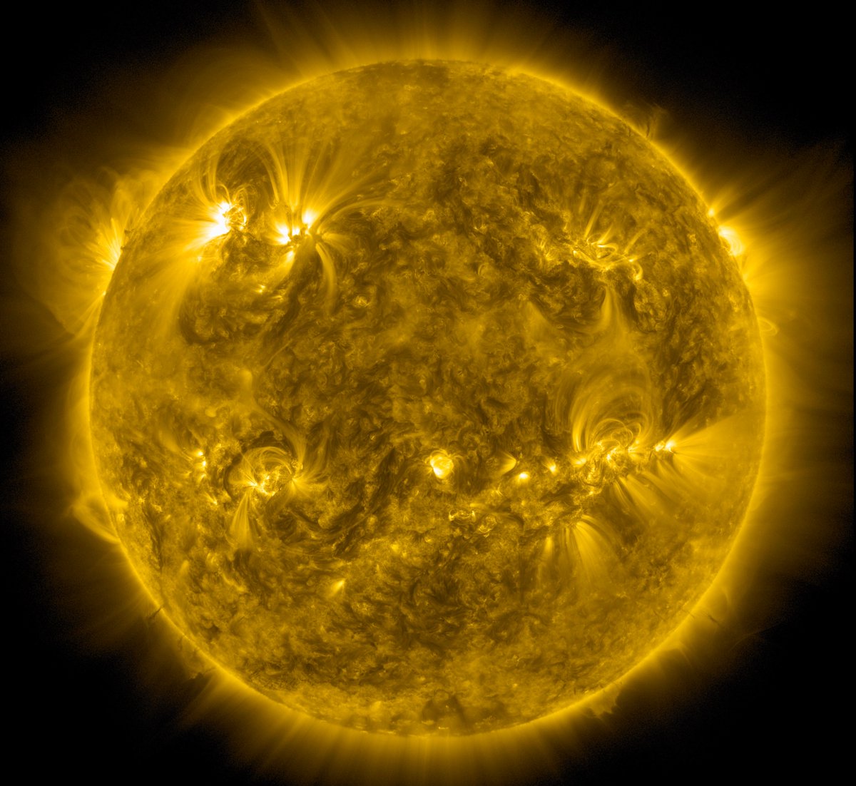 DLR_next's tweet photo. Guten Morgen zusammen - wie immer mit einem Livebild der Sonne via Satellit SDO. https://t.co/p45MlBFi1S