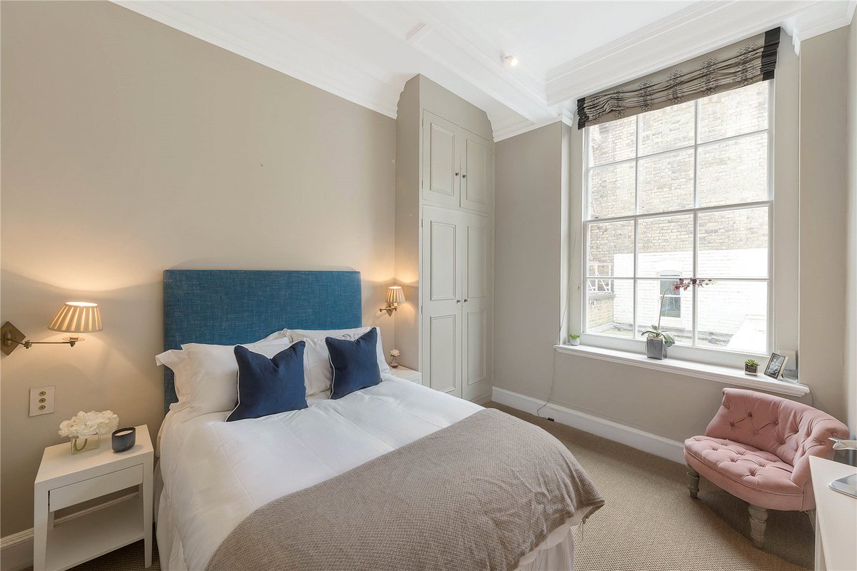 Best_Gapp's tweet photo. Cadogan Square, Knightsbridge📍
A splendid two bedroom maisonette over ground and first floor. Situated at the rear of this impressive late nineteenth century building.
#Knightsbridge #CadoganSquare #Maisonette #London #Property #RealEstate https://t.co/QK7QriaabT