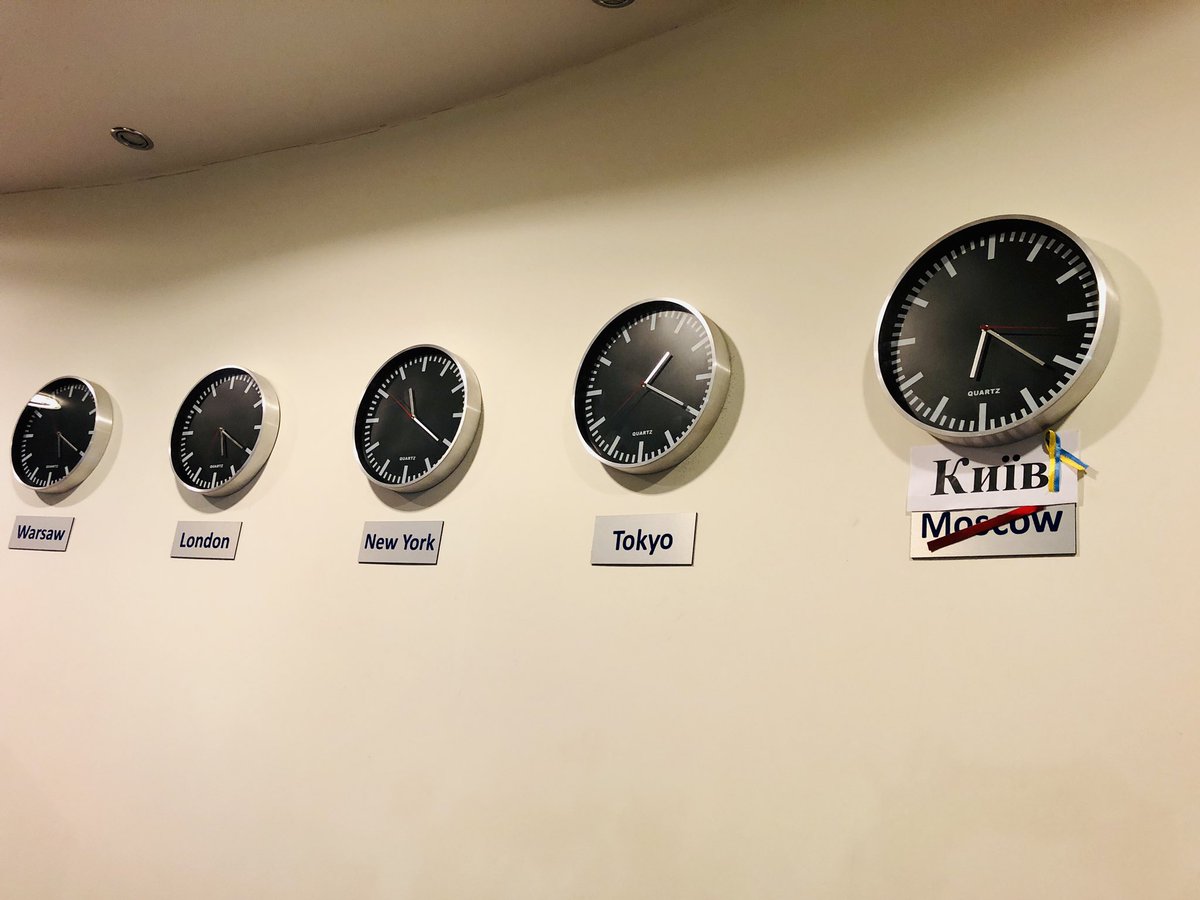 divyaconnects's tweet photo. Spotted in a hotel in #Poland . Russian time crossed out. #Moscow replaced with #Kyiv 

#RussiaUkraine #ReporterDiary https://t.co/bZ1NyDpiYS