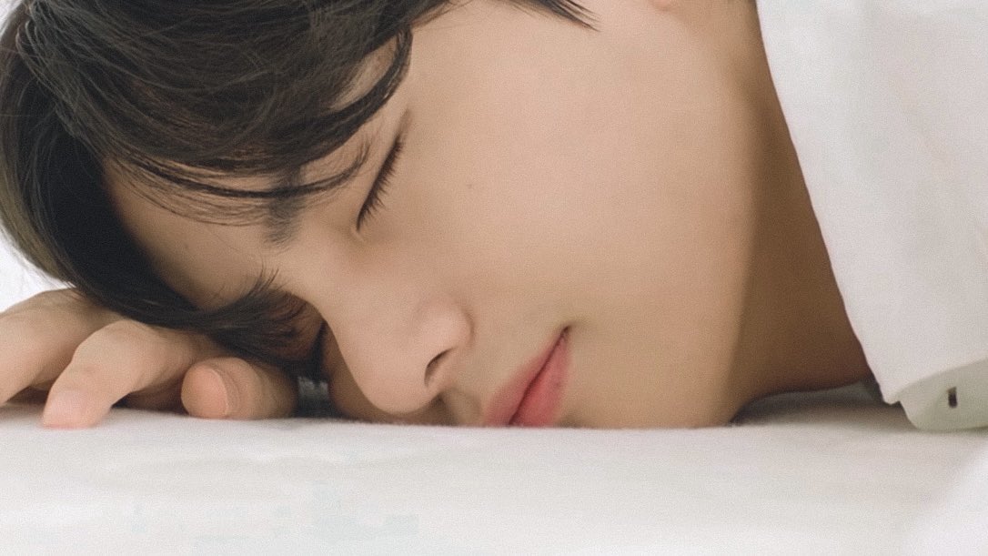FOR_V_JK's tweet photo. 완전 왕자님 체질 아니냐며,,(ᵒ̴̶̷᷄ωᵒ̴̶̷᷅*•) )੭⁾⁾ https://t.co/RlQ60jDkXr