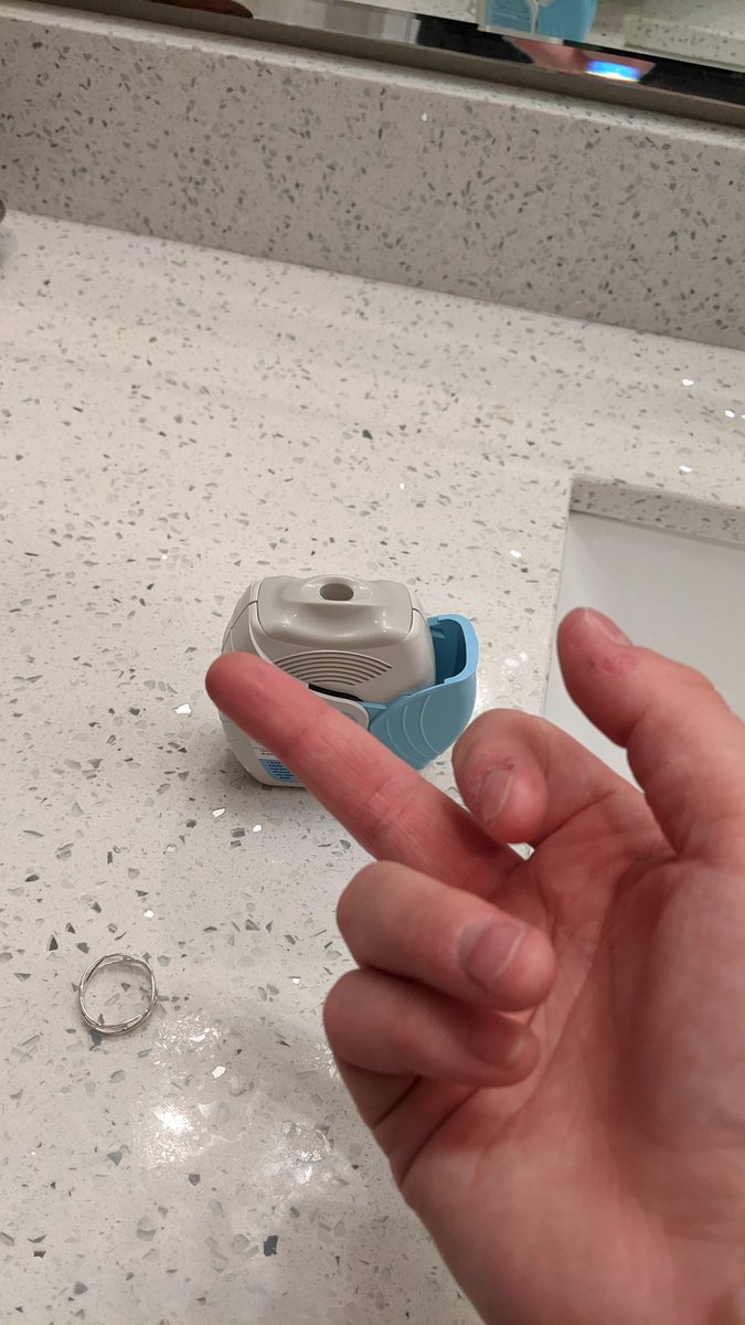 RealGutsStaff's tweet photo. Ayo some dude sold me this milk vape. Shit was 50 dollars and cant even make a good puff smh 😔
-Weasel https://t.co/C2KFjf0uwW