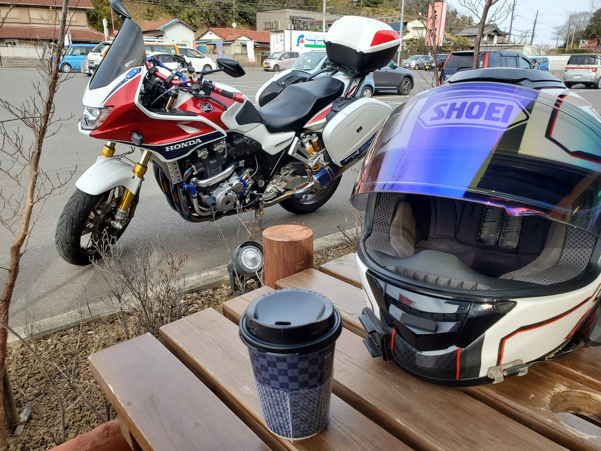 B0LD0R's tweet photo. バイク眺めながら一杯は至福の時。
ただ、ここのロケは良くない。
もっとロケの良いテラスカフェ☕探そう(ФωФ) https://t.co/McxsrBy5ix