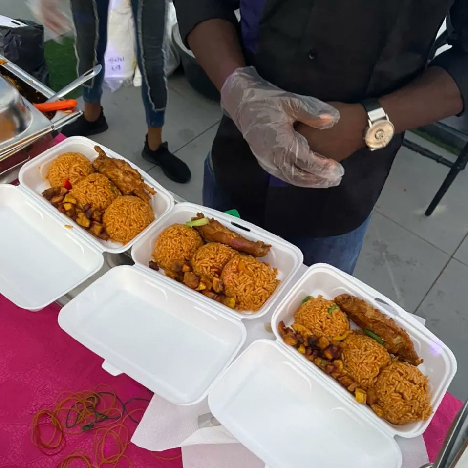 adyvafoods's tweet photo. Good morning, everyone.

Please, I have 30 packs of Jollof rice and chicken/Turkey for sale.

I'm selling at 1,500 instead of 2,500.

Please, RT🙏🏿🙏🏿🙏🏿 I can't finish 30 packs alone🙏🏿 https://t.co/RjbnniYpxA