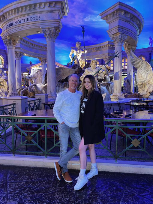 Vegas with the fam ☺️✨ https://t.co/ZQ7V4556Tb<a href="/tag/debates2020"class="tags"><span>#debates2020</span></a>