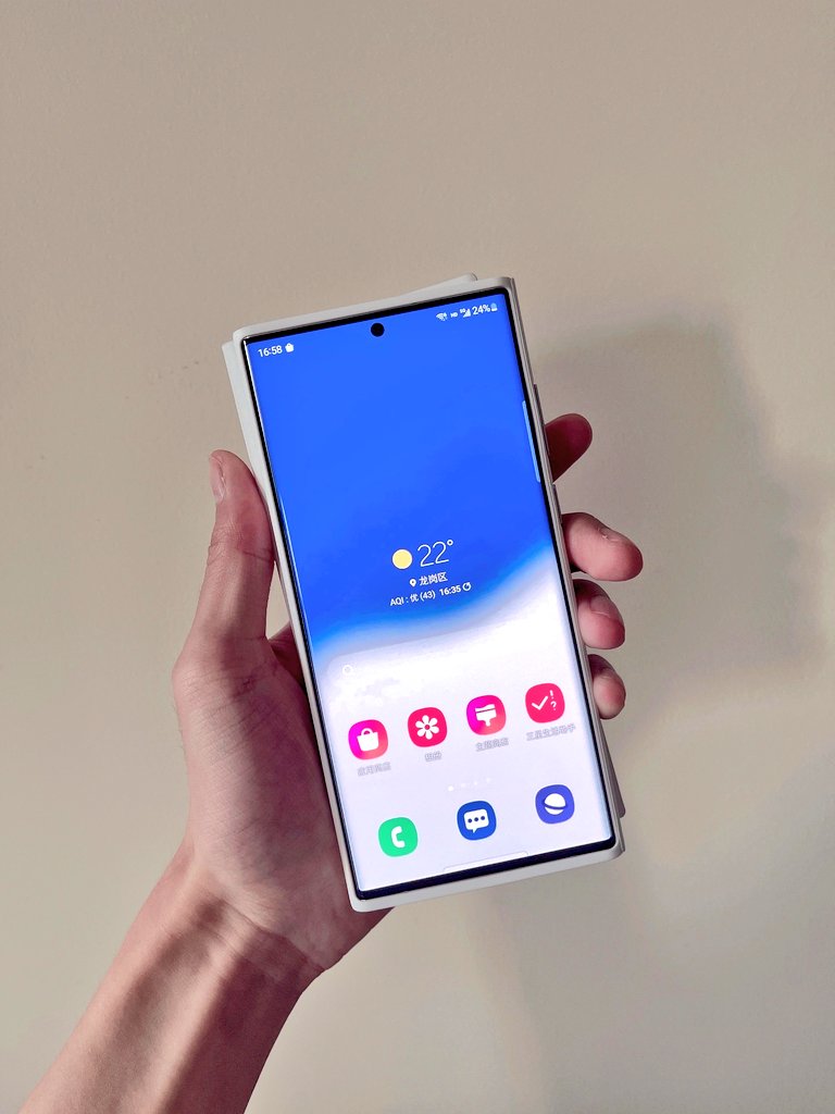 tech_waar_'s tweet image. Samsung Galaxy S22 Ultra Looks Awesome in this Case 😍😍😍