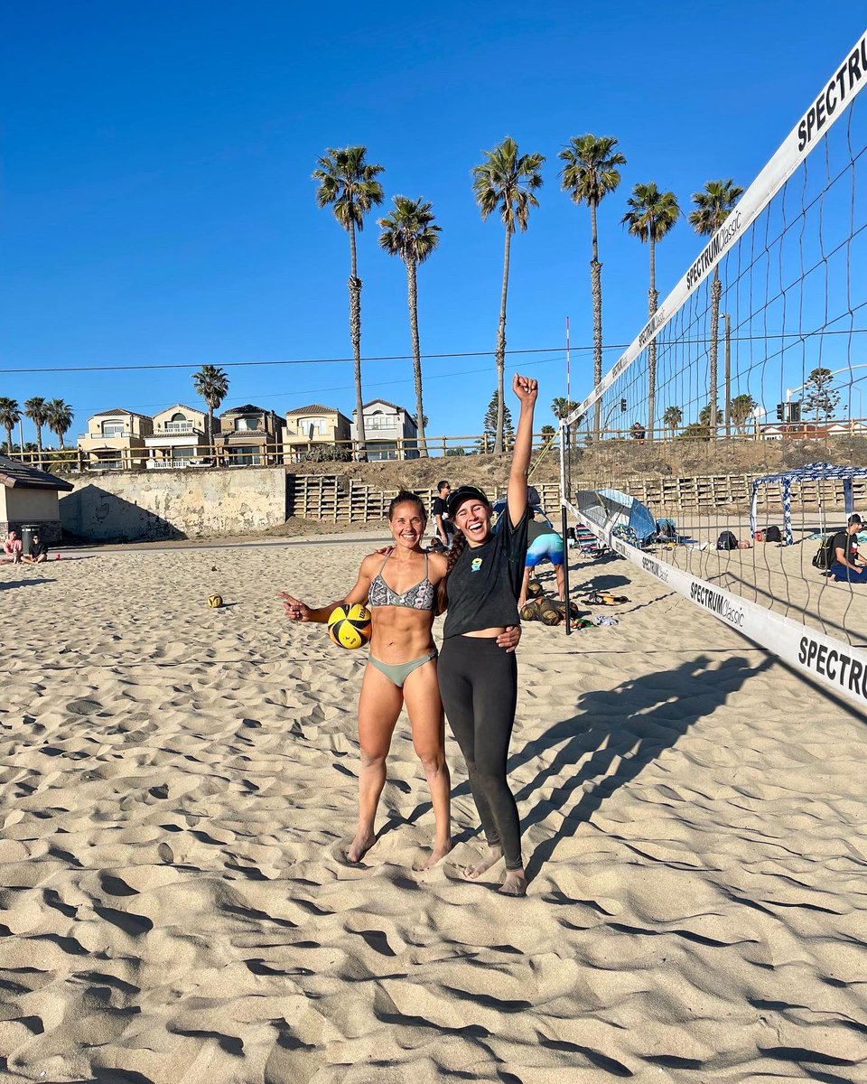 DaveGolik's tweet photo. It’s been 4+ years since Brooke played competitive Beach VB. Today, with Arina in Huntington Beach, they picked up the gold in a woman’s AA tournament!
Since graduating SMU in Dec, she has been training daily w/ the goal of playing D1 Beach and obtaining an MBA. #motivatedathlete https://t.co/udLF5vfmIS
