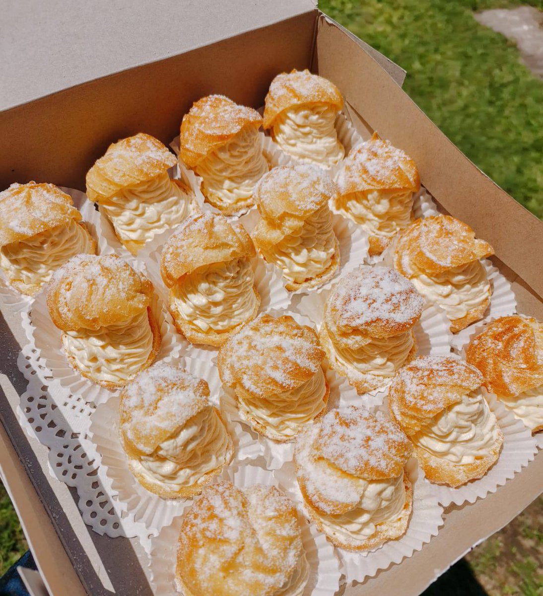 haesoopuff's tweet photo. I cant choose either left or right,
Can you help me ? Creampuff classic🥯 Vs Creamhorn🦄
#TeamHaesoo #BabyHaesoo #Creamhorn #Haesoopuff https://t.co/8jXPyZJzUG