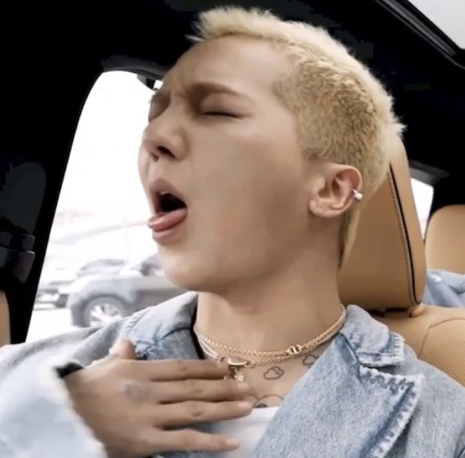 kris10milanz's tweet photo. Reminded me of this cat meme ㅋㅋㅋ https://t.co/j42f1cfnou