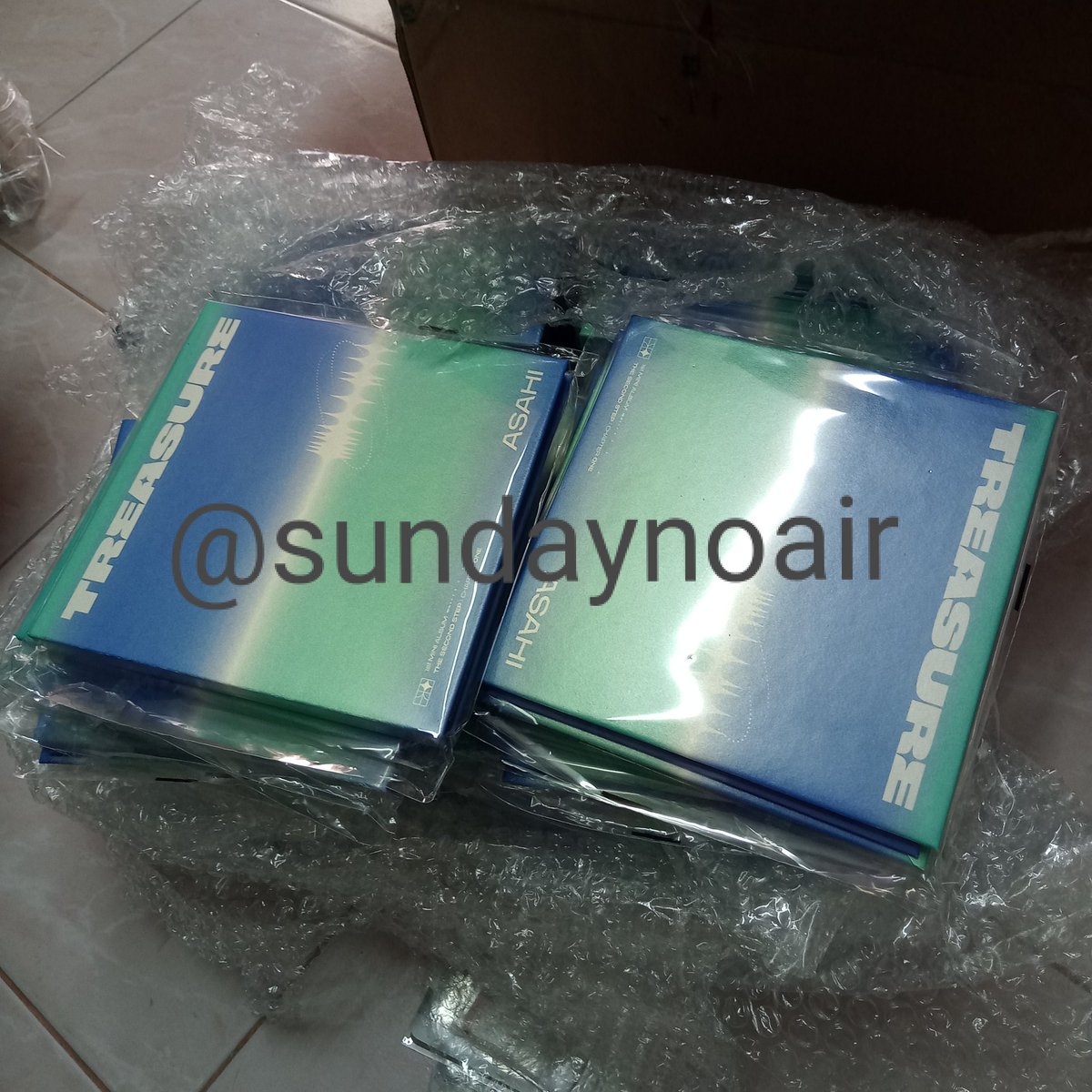 sundaynoair's tweet photo. Digipackมาถึงแล้วนะคะ เราจะจัดส่งให้ภายในวันพุธนี้ สำหรับลูกค้าที่มัดจำไว้แจ้งโอนส่วนที่เหลือทางDMได้เลยค่ะ
#noairupdate https://t.co/yjyU4C4HAc