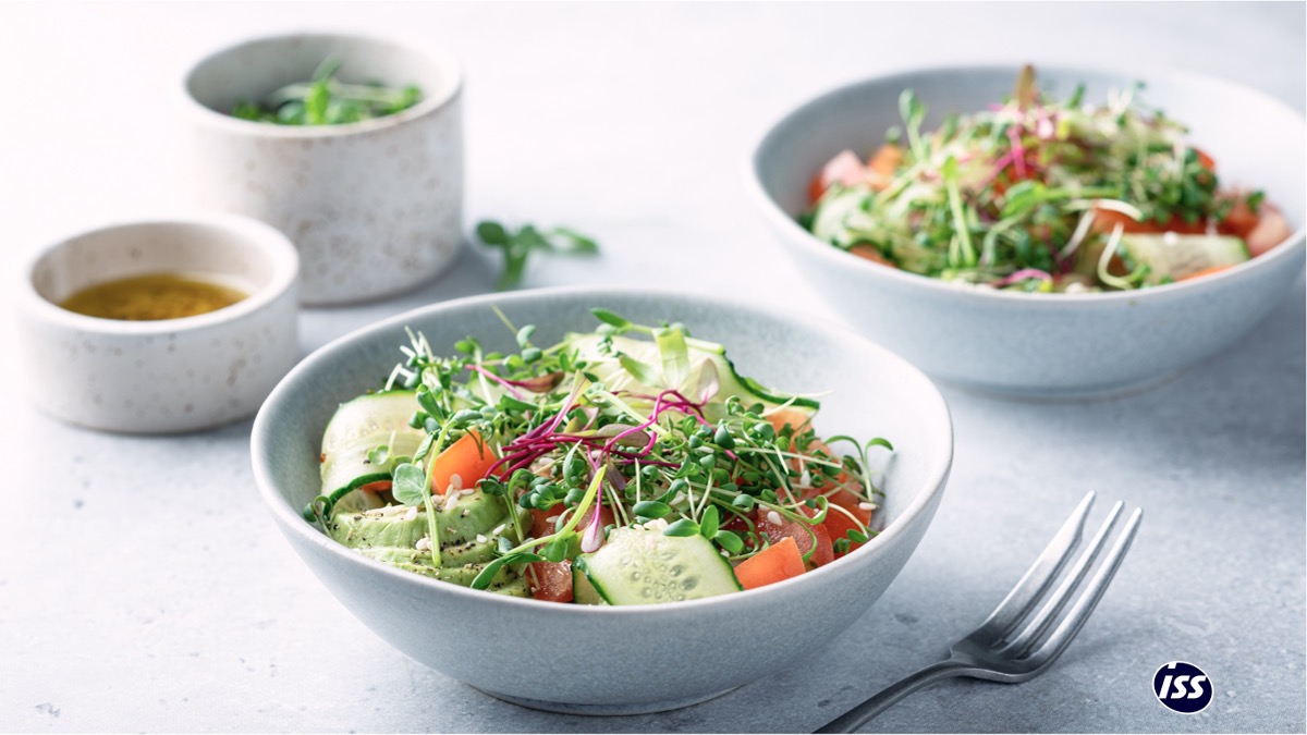 “We feed up to 1,500 people a day here. What we serve has the power to influence their opinions". Read how our ISS chef's climate-friendly menu for <a href="/Nordea/">Nordea</a> reduced the kitchen's CO2 footprint by 80%. bit.ly/3MrLyNB

#ISSbethechange #SustainableFood