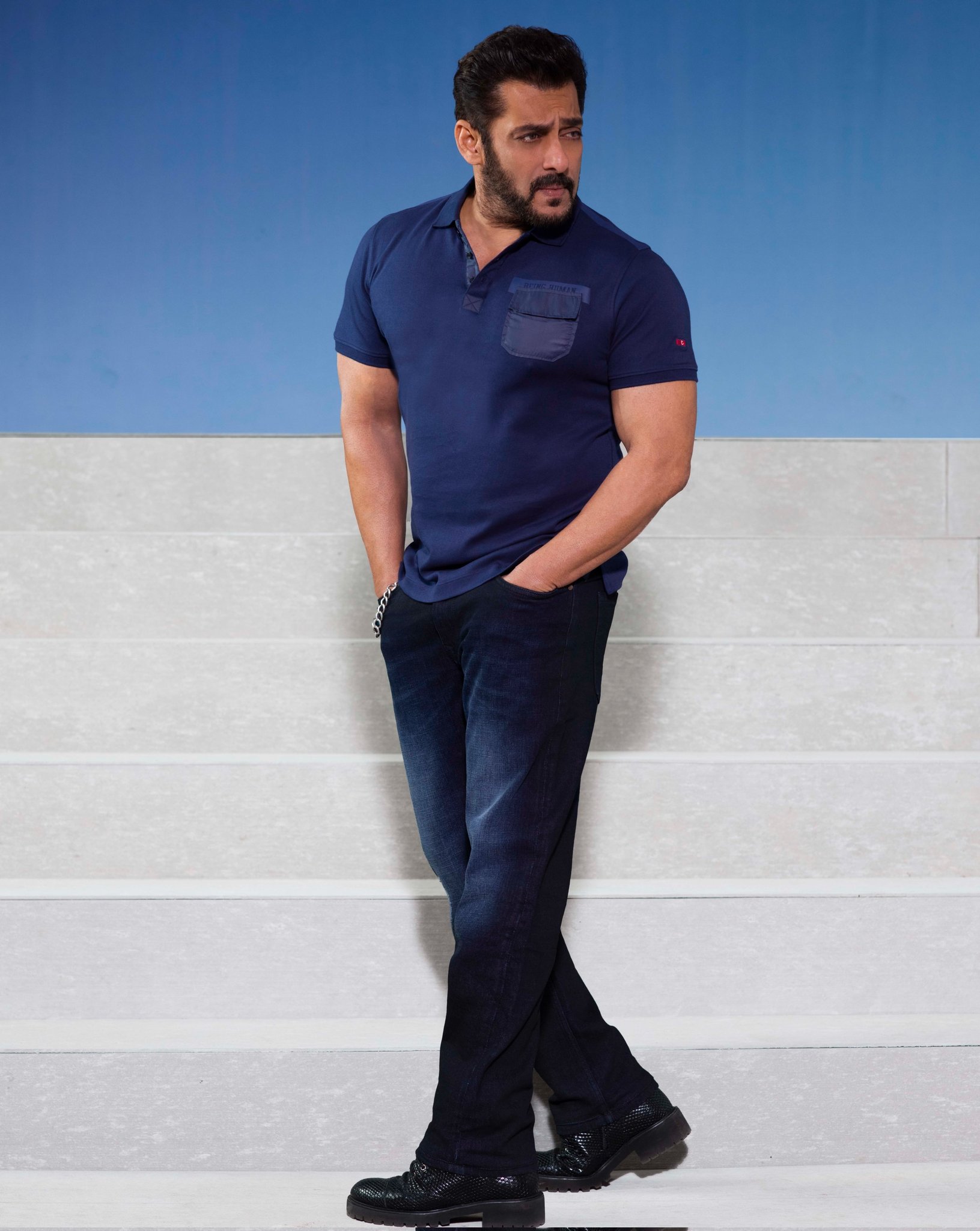 Salman khan in hot sale blue t shirt