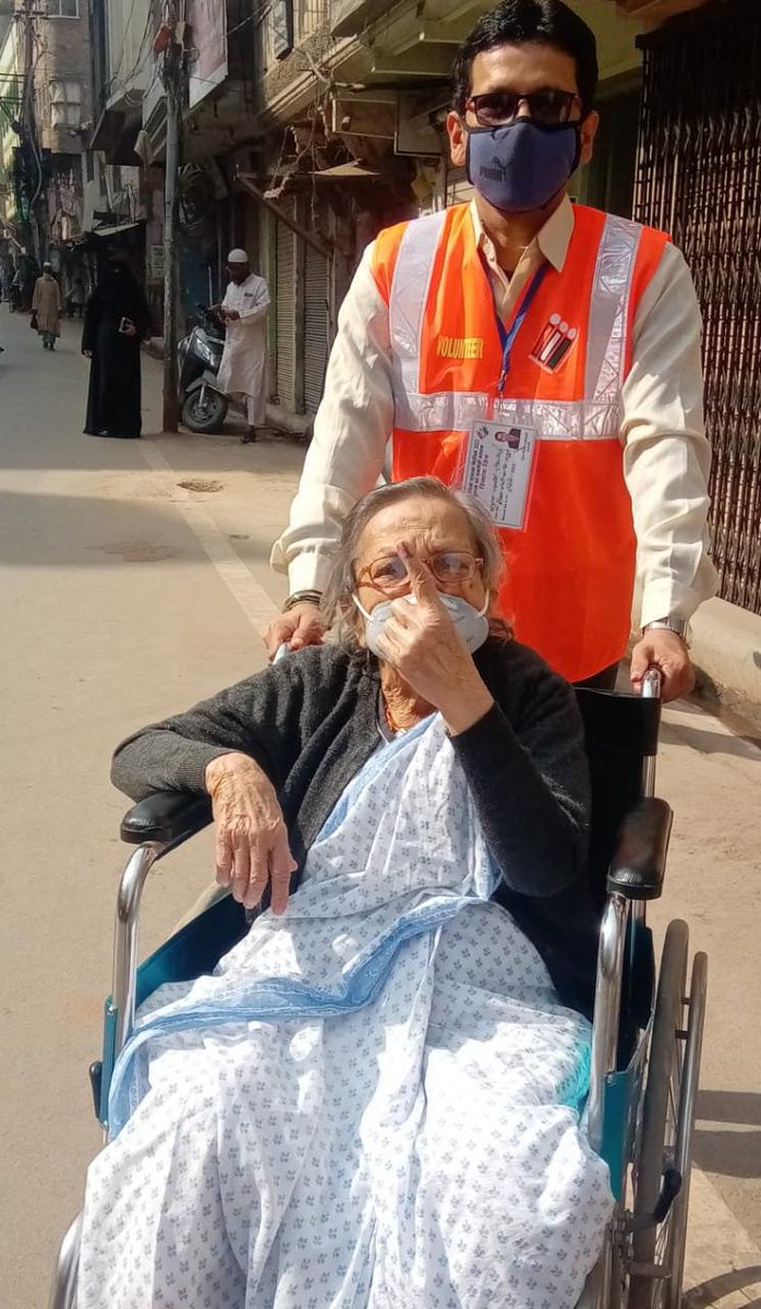 deo_varanasi's tweet photo. @ceoup @ECISVEEP @SpokespersonECI #VaranasiVoting #DeshKaMahaTyohar #AssemblyElections2022
#विधानसभाचुनाव2022
#GoVote
#GoVoteUP_Phase7 https://t.co/2JMXHa4dTX