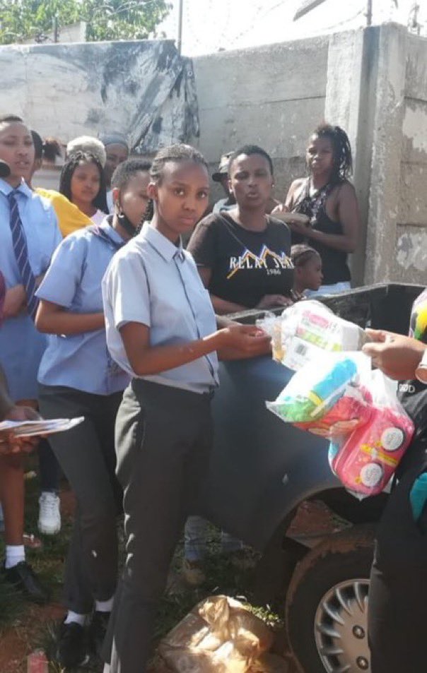 thepadrun's tweet photo. Thank you for your continued donations. We were able to distribute in Crosby, Joe Slovo Park through @Mandi3107
Please keep the donations coming! #ThePadRun https://t.co/rULIw4TpI7