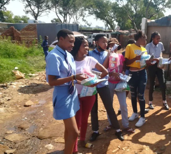 thepadrun's tweet photo. Thank you for your continued donations. We were able to distribute in Crosby, Joe Slovo Park through @Mandi3107
Please keep the donations coming! #ThePadRun https://t.co/rULIw4TpI7