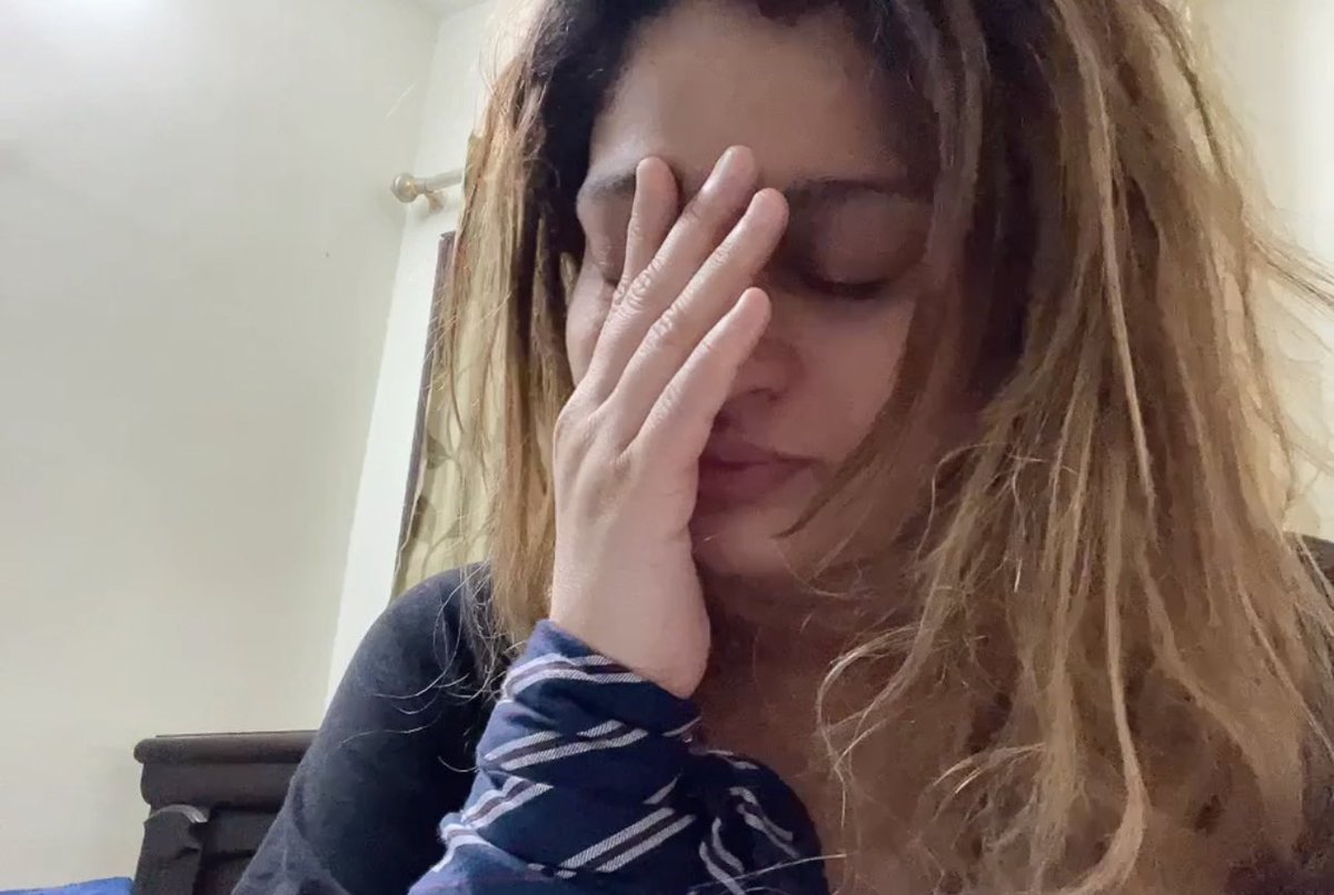 Cuckoo1985's tweet photo. My life is ruined in Hyderabad 😭😭
Pregnant woman suffers 😭😭
Watch here - 
https://t.co/zKAmEYISNO @hydcitypolice @MC_Nizampet @TelanganaCMO https://t.co/bCDIyoZgVy