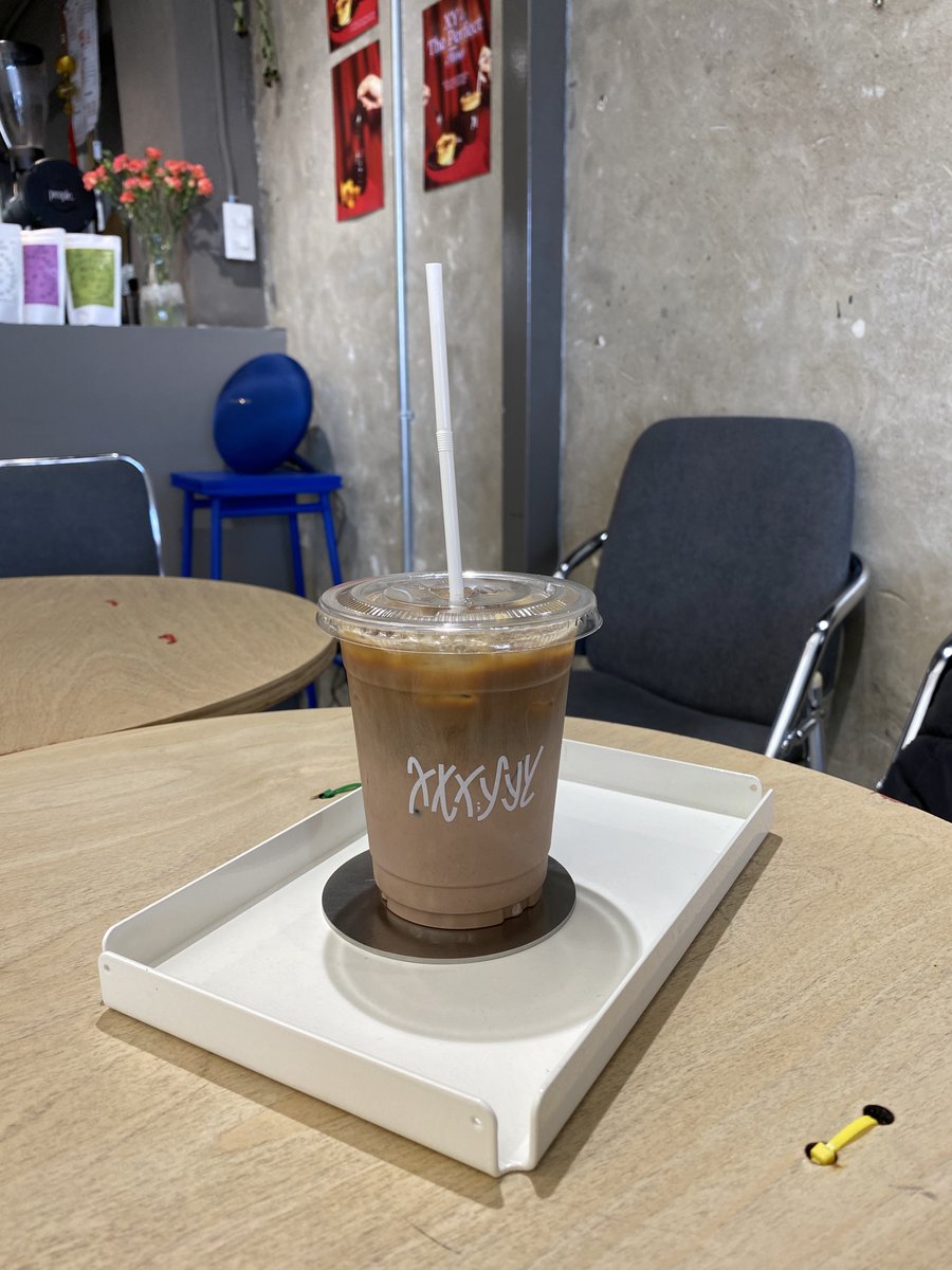 ameowricanooo's tweet photo. XXXYYY cafe

คาเฟ่ที่รวมแกลลอรี่เข้าไว้ด้วยกัน
บรรยากาศภายในร้านโล่งสบาย มีสองชั้น ชั้นล่างเป็นโซนคาเฟ่ เครื่องดื่ม ขนม กู๊ดส์
ชั้นสองเป็นแกลลอรีหมุนเวียนไปเรื่อยๆ

พิกัด : ร้านอยู่ติดริมถนน ใกล้ BTS แบริ่ง
@aroii  #รีวิวคาเฟ่ 
#gowithm33 https://t.co/rKrvTcnzuD