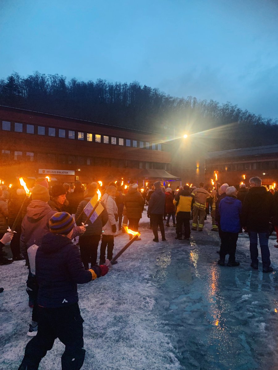Support for Ukraine last night in Melhus 🇺🇦💙💛 #WeStandWithUkraine rodekors.no/stott-arbeidet…