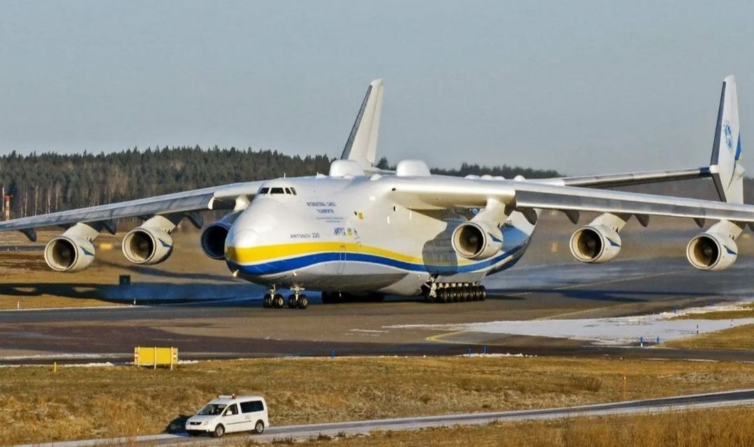 VirajitMulay's tweet photo. Heartbreaking images of damaged world`s biggest plane Antonov An-225 Mriya got destroyed in #UkraineRussianConflict.💔
       Rest in Peace ☮️ Antonov AN-225 https://t.co/vcwNkWhK1f