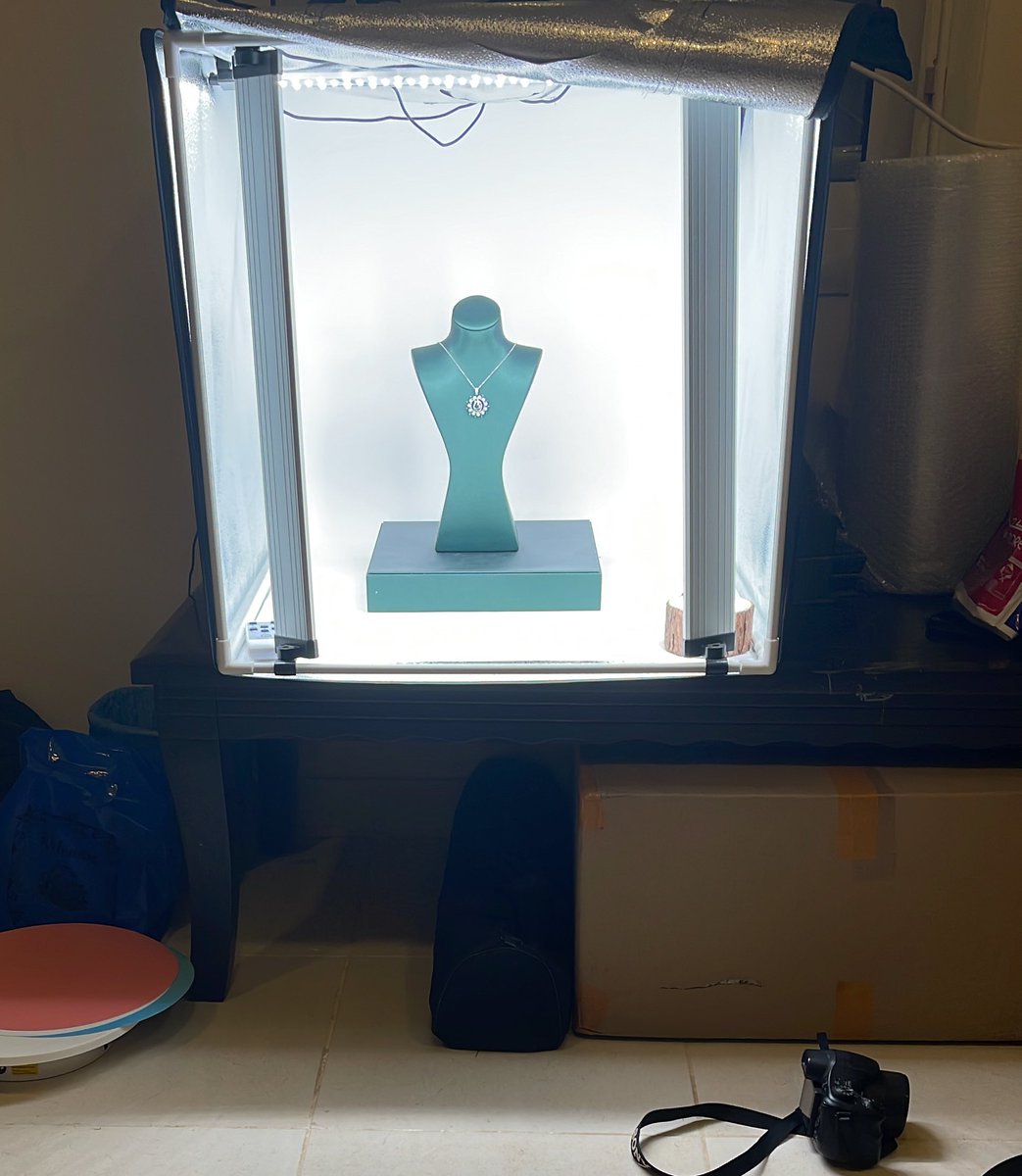 انتظرونا قريب راح نزودكم برابط سلاسل فضة #يوم_الام 

خليكم قريبين 

والله يحفظ جميع الأمهات ♥️